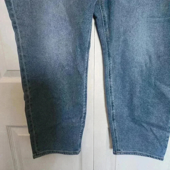 American Eagle Women's *NWOT Mom Distressed Blue Denim Jeans Size 20 - Picture 3 of 12